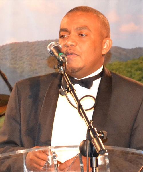 Wain McIntosh MBE